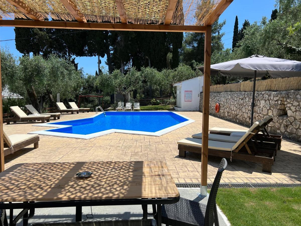 Olive Grove Poolside Apartments Benícesz Kültér fotó